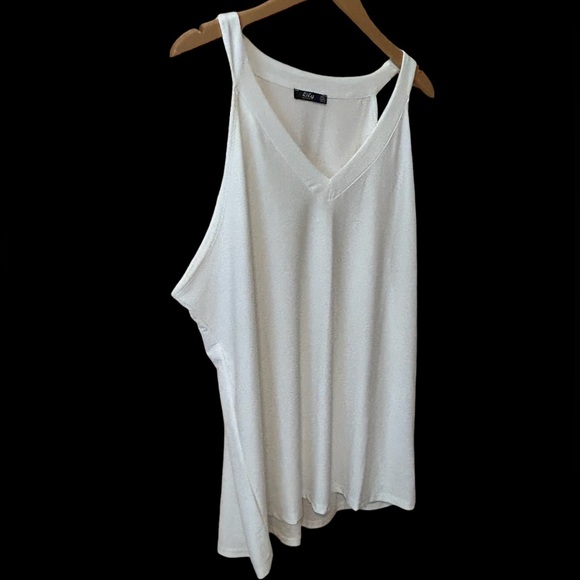 Lily By Firmiana -Cream Colored V-Necked Sleeveless Top - Picture 4 of 9